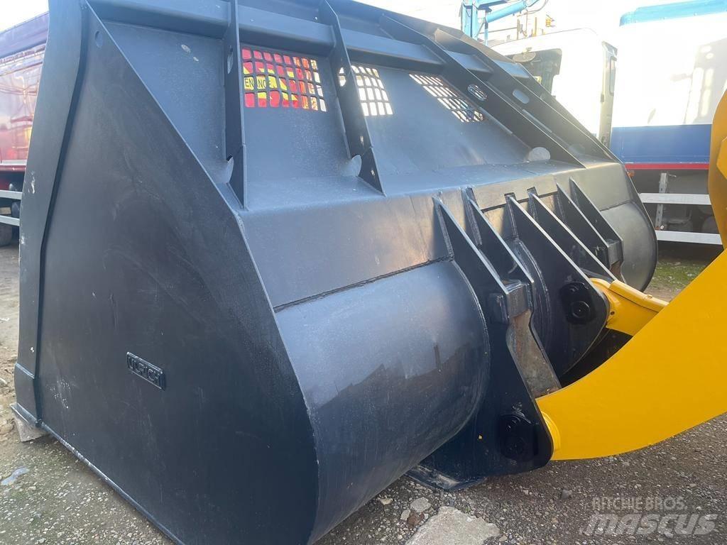 Komatsu WA 470 Kolové nakladače