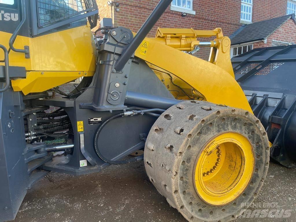 Komatsu WA 470 Kolové nakladače