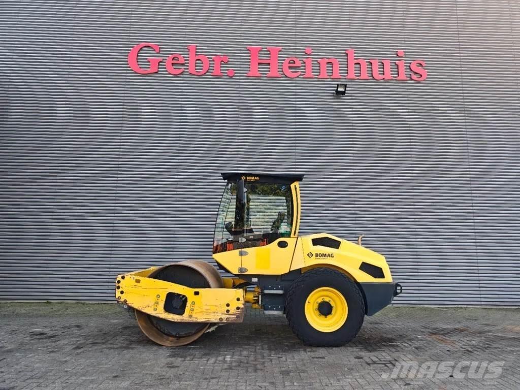 Bomag BW 177 D-5 Pneumatikové válce