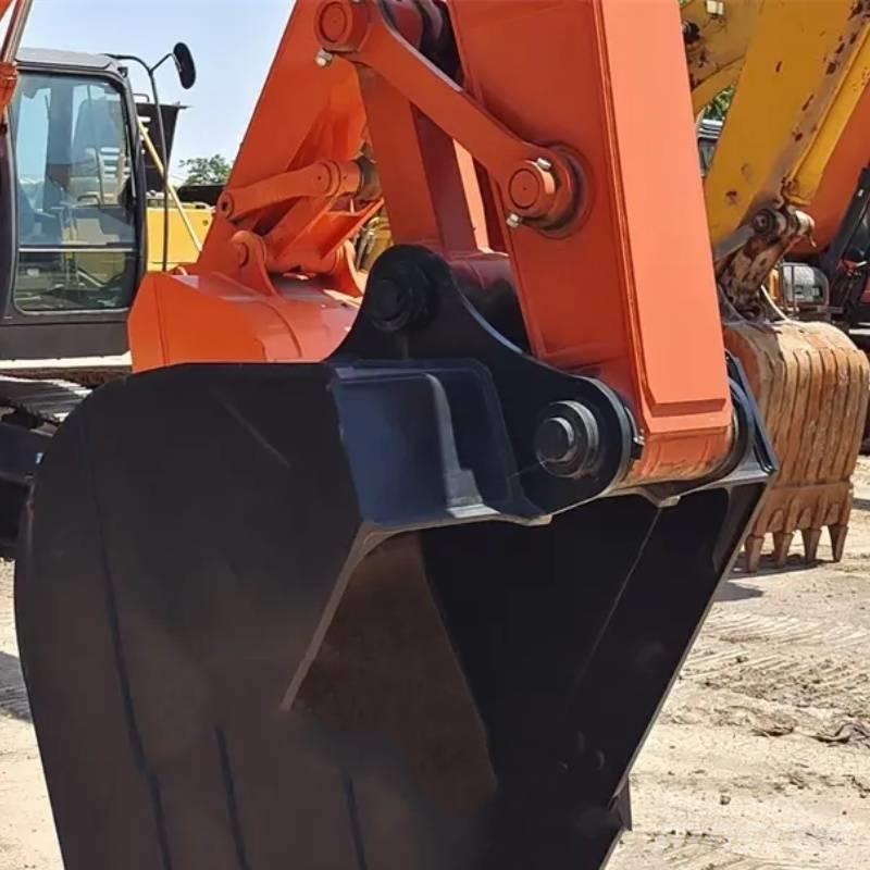Hitachi ZX 210 Pásová rýpadla