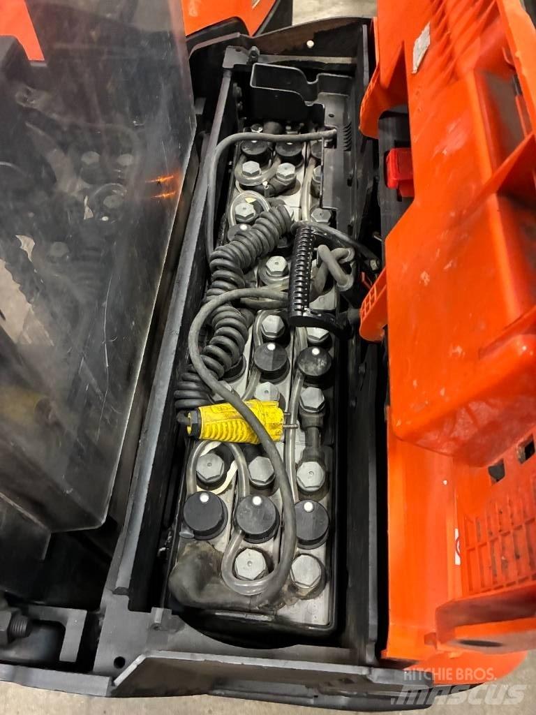 Toyota SWE120L Ručně vedené vysokozdvižné vozíky