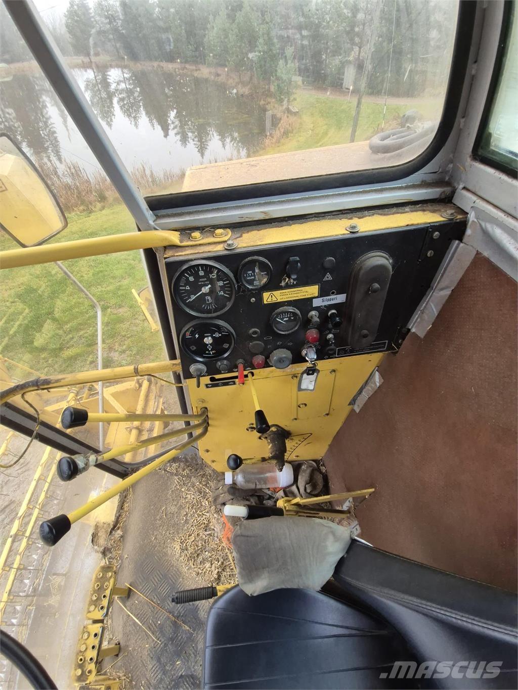 New Holland 8030 Sklízecí mlátičky