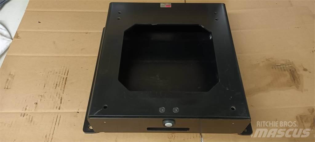  BeGe F687648 Kabiny a interiér
