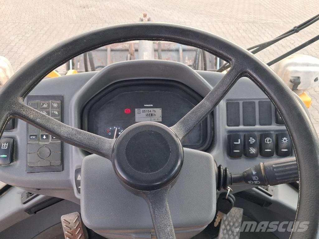 Volvo L 30 G Kolové nakladače