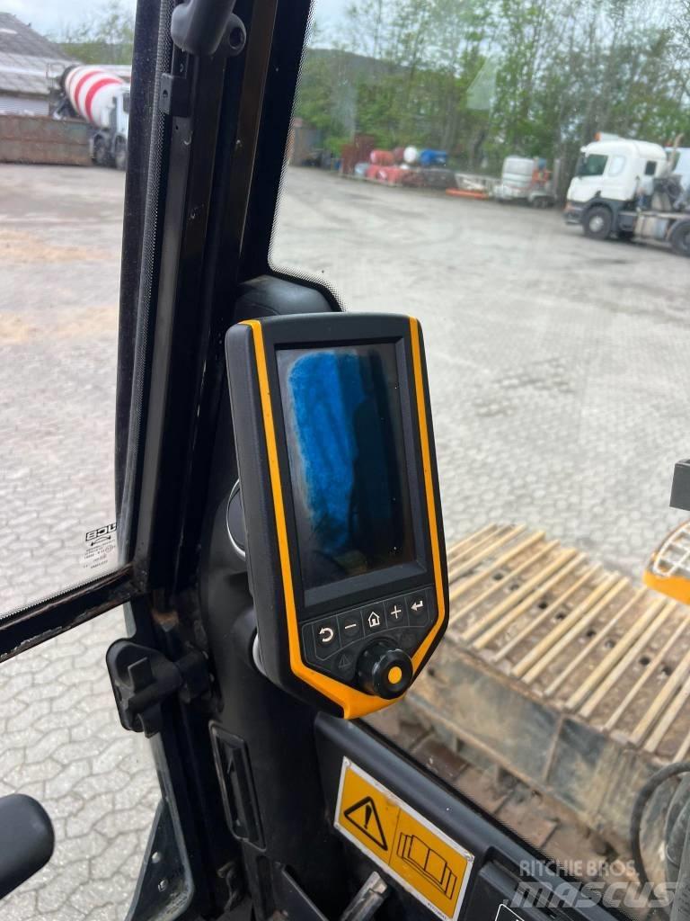 JCB JS 330 LC Pásová rýpadla