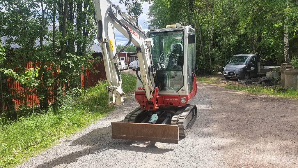 Takeuchi TB230 Mini rýpadla < 7t