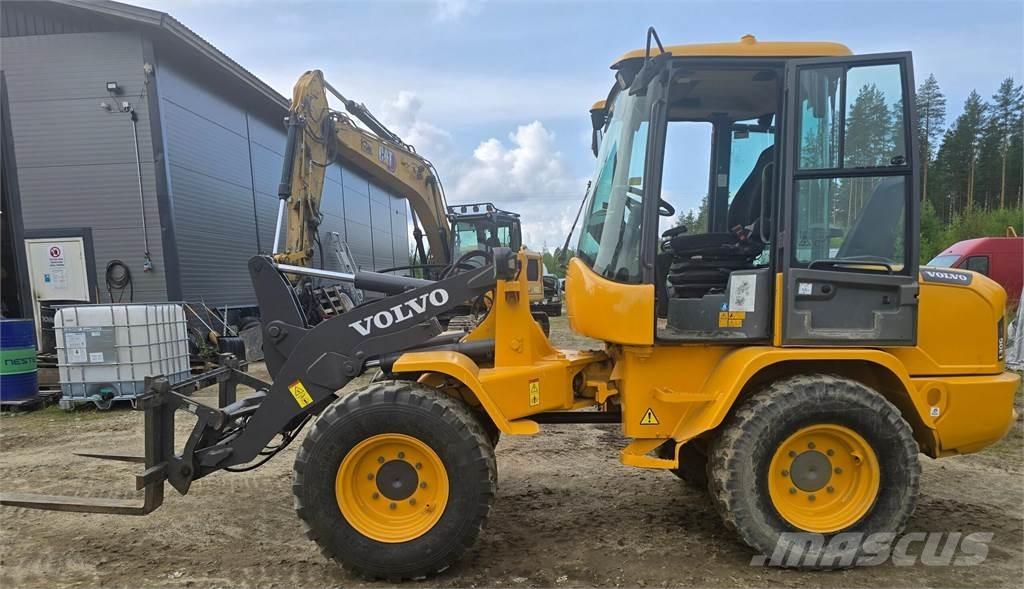 Volvo L30G Kolové nakladače