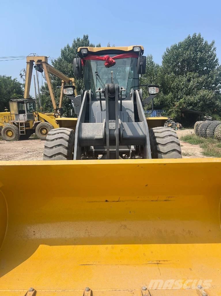 XCMG LW 300 FV Kolové nakladače