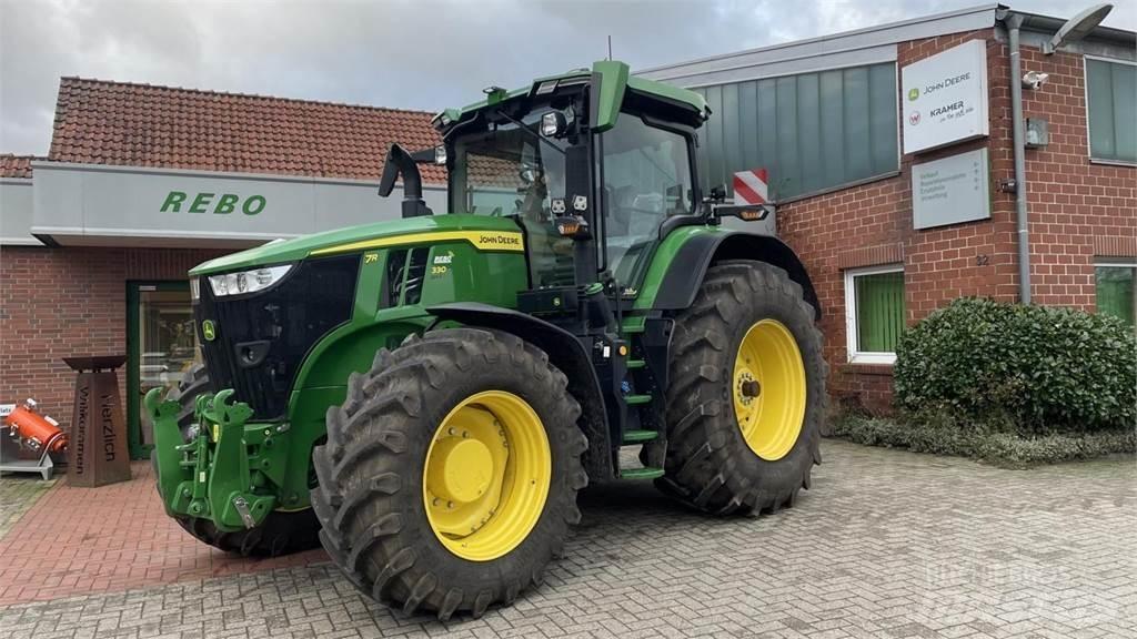 John Deere 7R330 Traktory