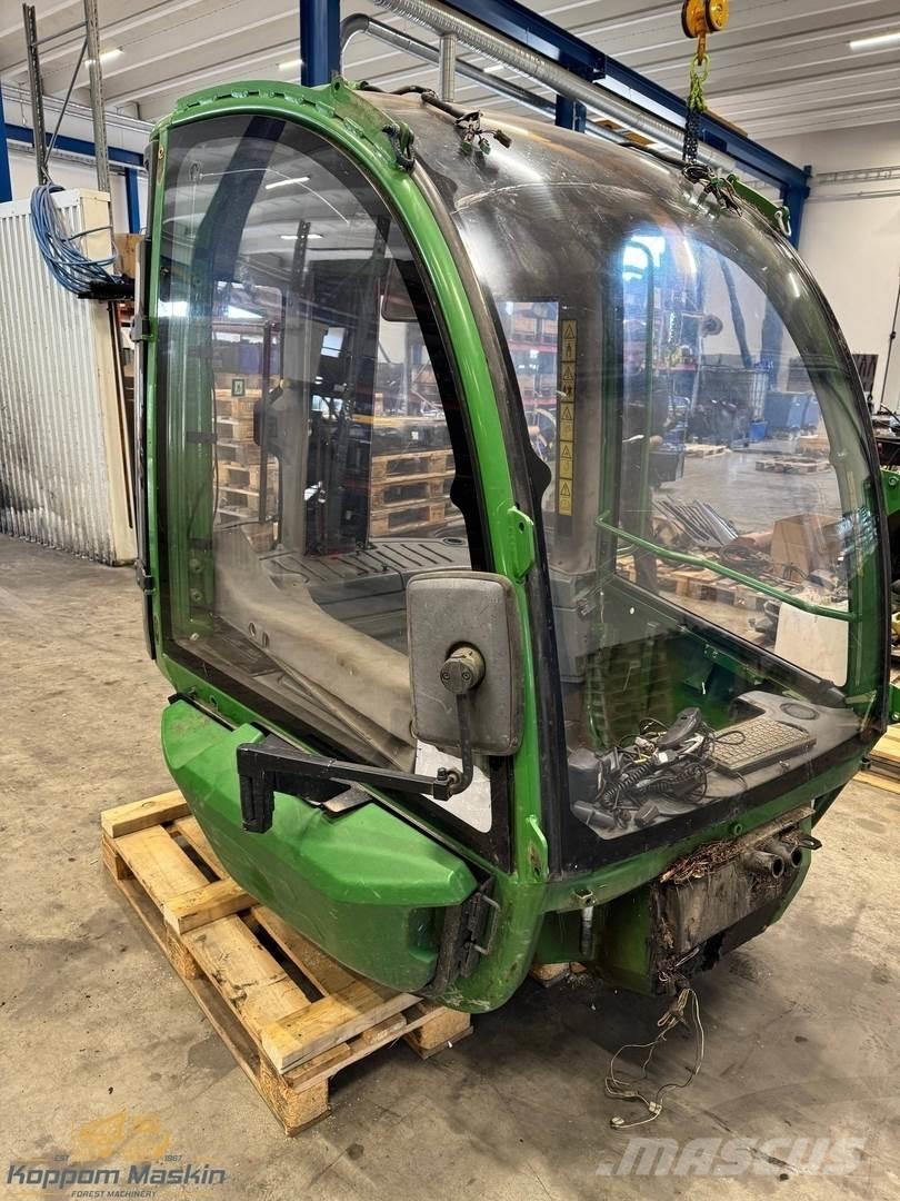 John Deere 1210E Kabiny a interiér