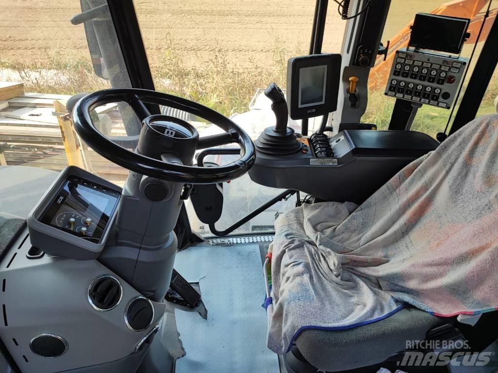 JCB Fastrac 4220 Traktory