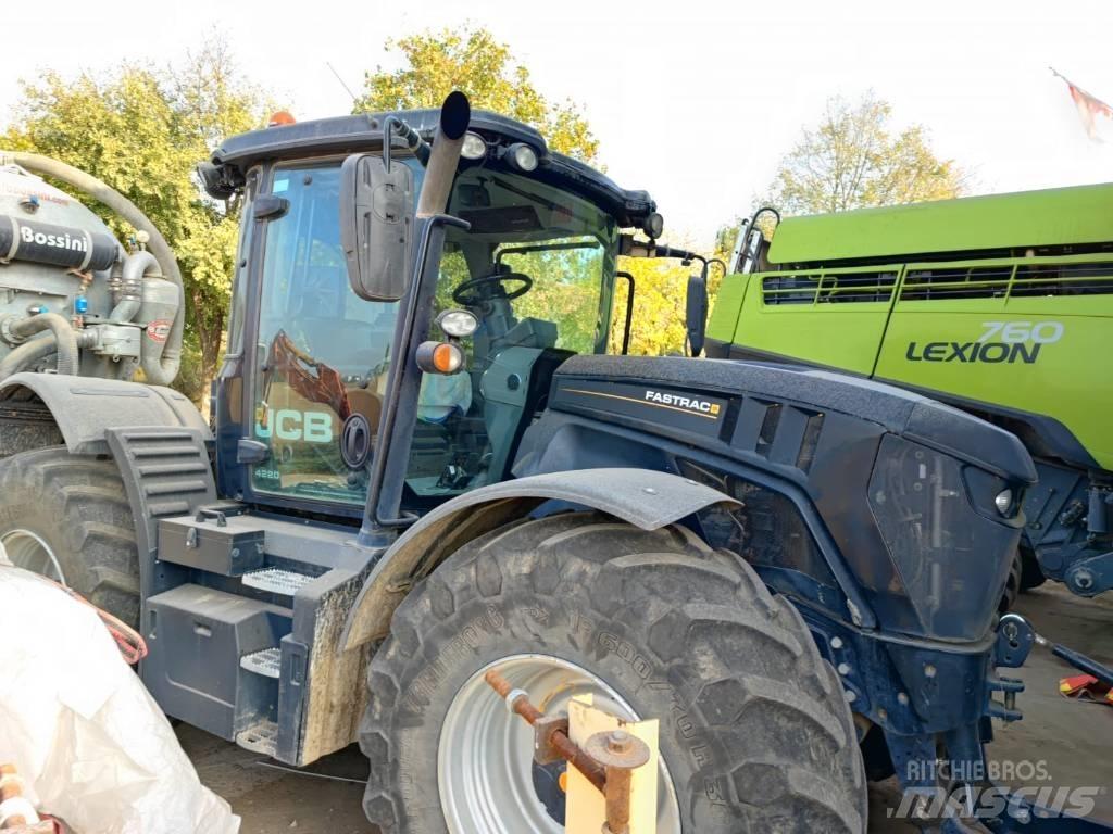 JCB Fastrac 4220 Traktory