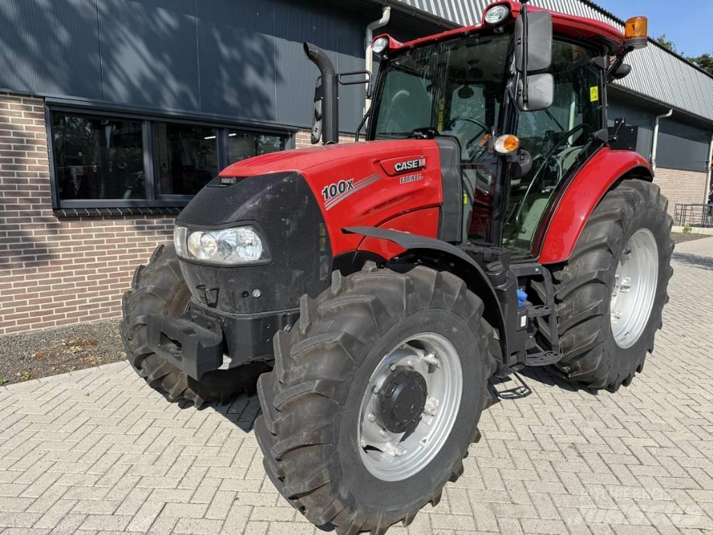 CASE Farmall 100X Traktory
