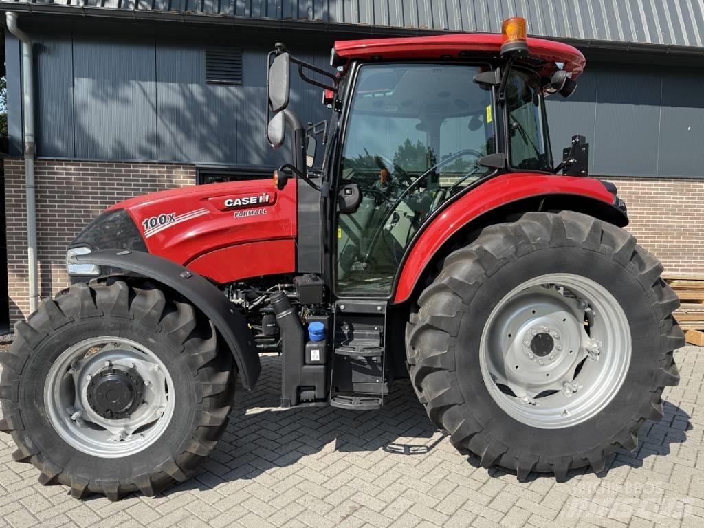 CASE Farmall 100X Traktory