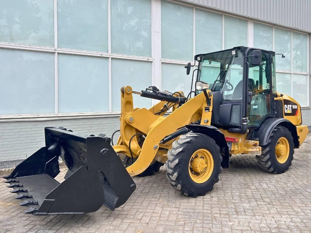 CAT 906 M    2016 Kolové nakladače