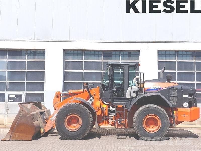 Hitachi ZW 250-6 Kolové nakladače