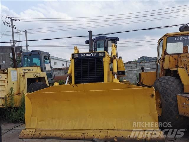 Komatsu D85-21 Pásové dozery