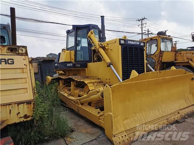 Komatsu D85-21 Pásové dozery