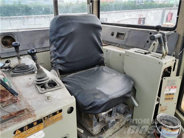 Komatsu D85-21 Pásové dozery