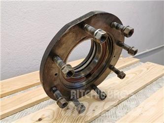 JLG 307 wheel hub Pneumatiky, kola a ráfky