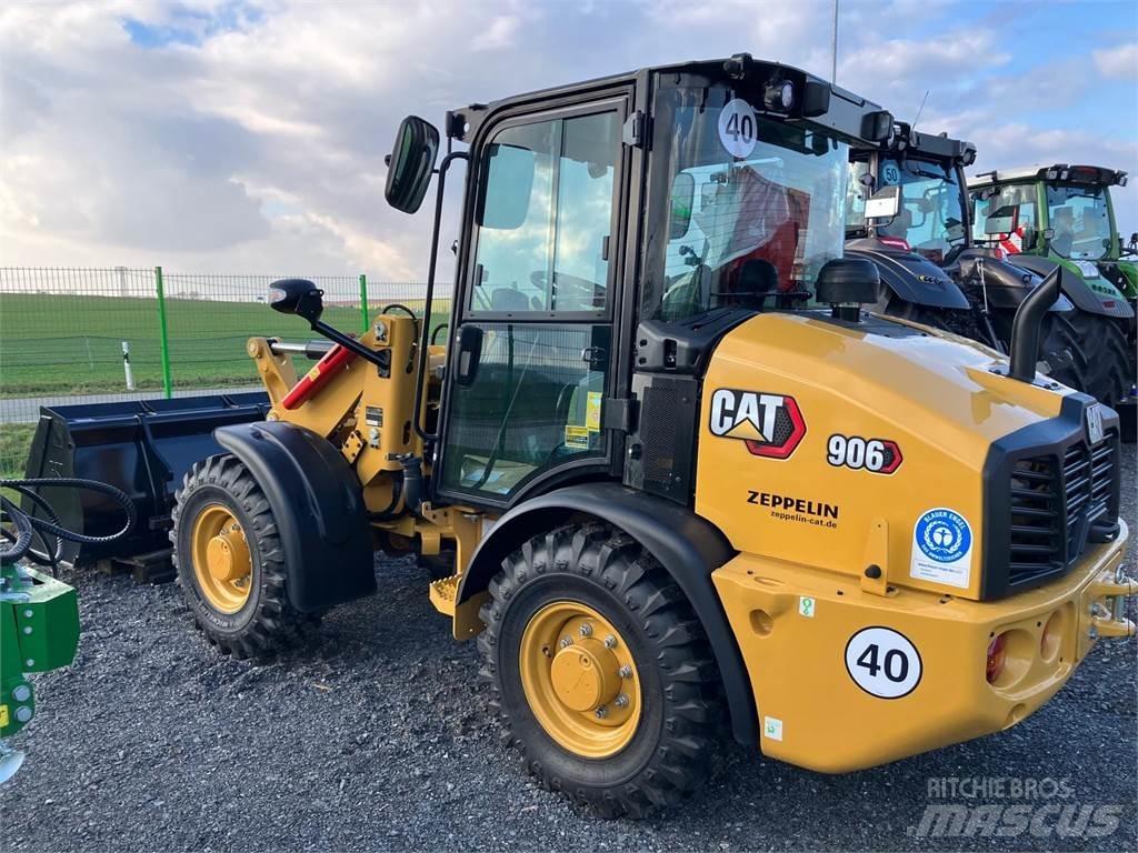 CAT 906 Kolové nakladače