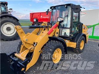 CAT 906 Kolové nakladače