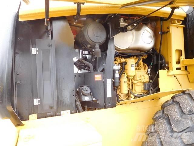 CAT 926M Kolové nakladače