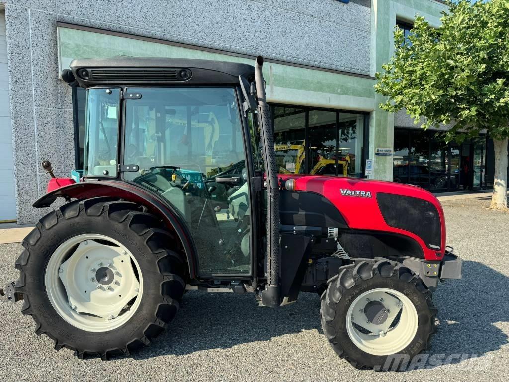 Valtra F95 Traktory