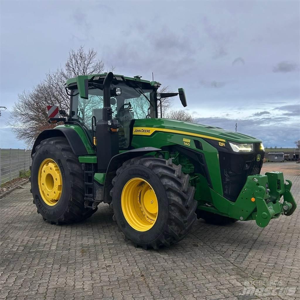 John Deere 8R340 Traktory