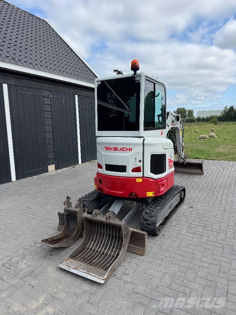 Takeuchi TB 325 R Mini rýpadla < 7t