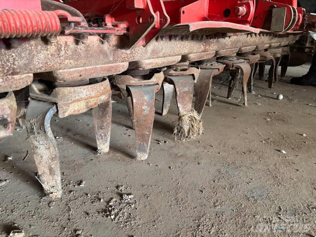 Kuhn HR 3003 D Rotační brány a půdní frézy