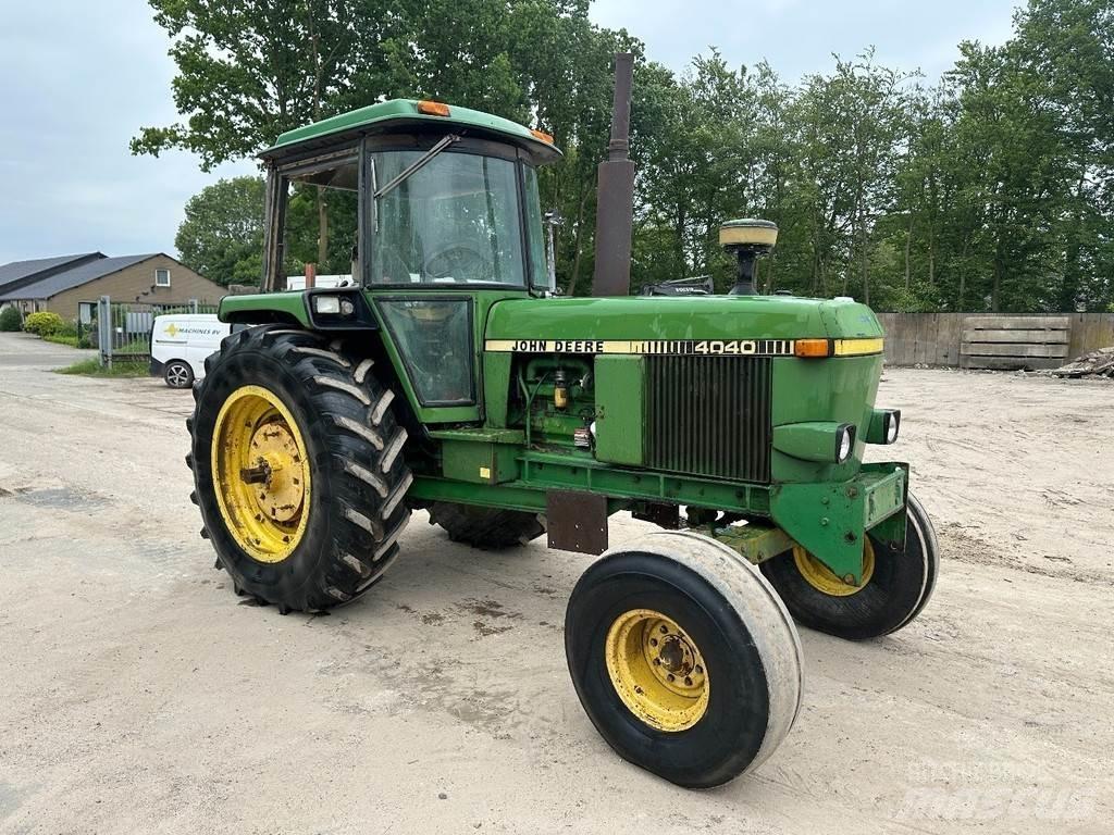 John Deere 4040 Traktory