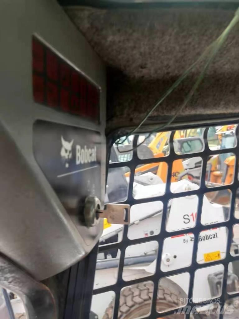 Bobcat S 300 Smykem řízené nakladače