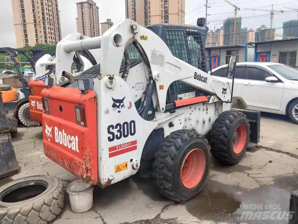 Bobcat S 300 Smykem řízené nakladače