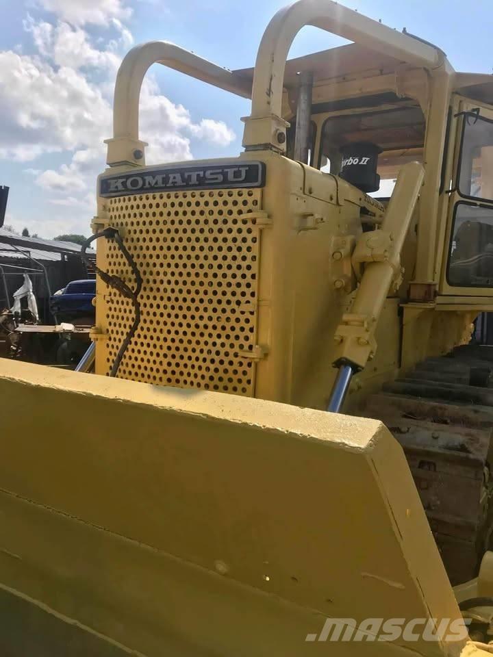 Komatsu D 85 A-12 Pásové dozery