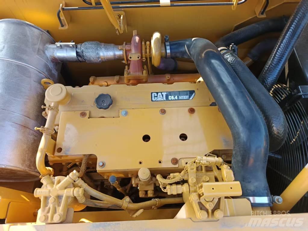 CAT CAT320DL Midi rýpadla 7t - 12t