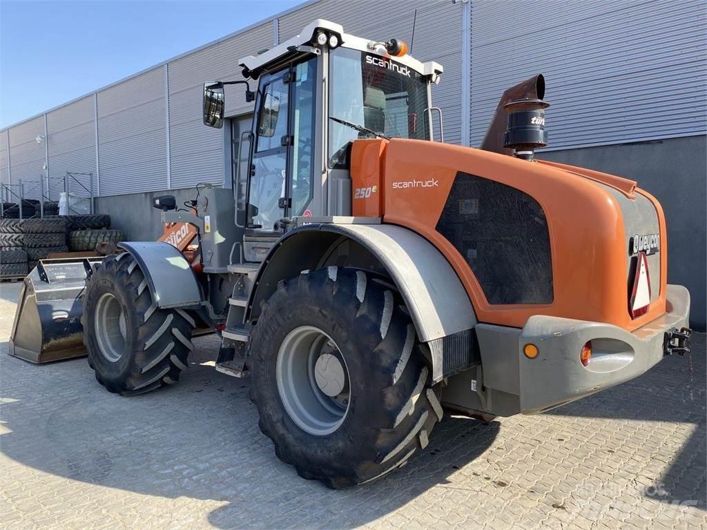 Weycor AR250E Kolové nakladače