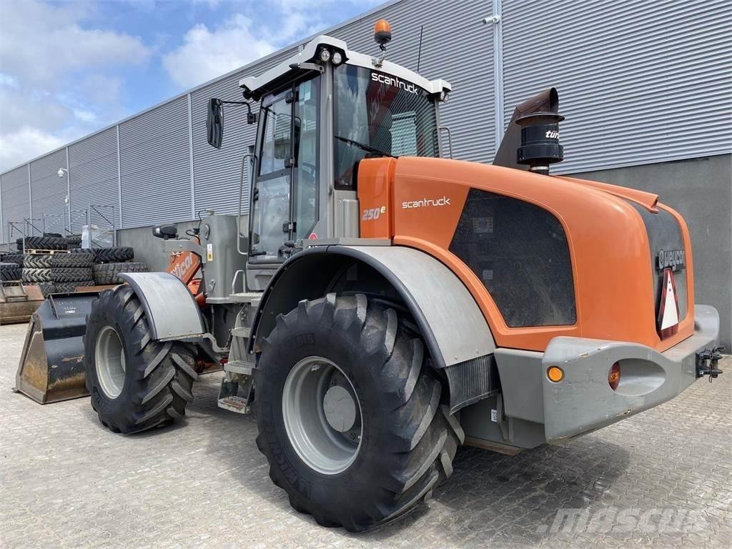 Weycor AR250E Kolové nakladače