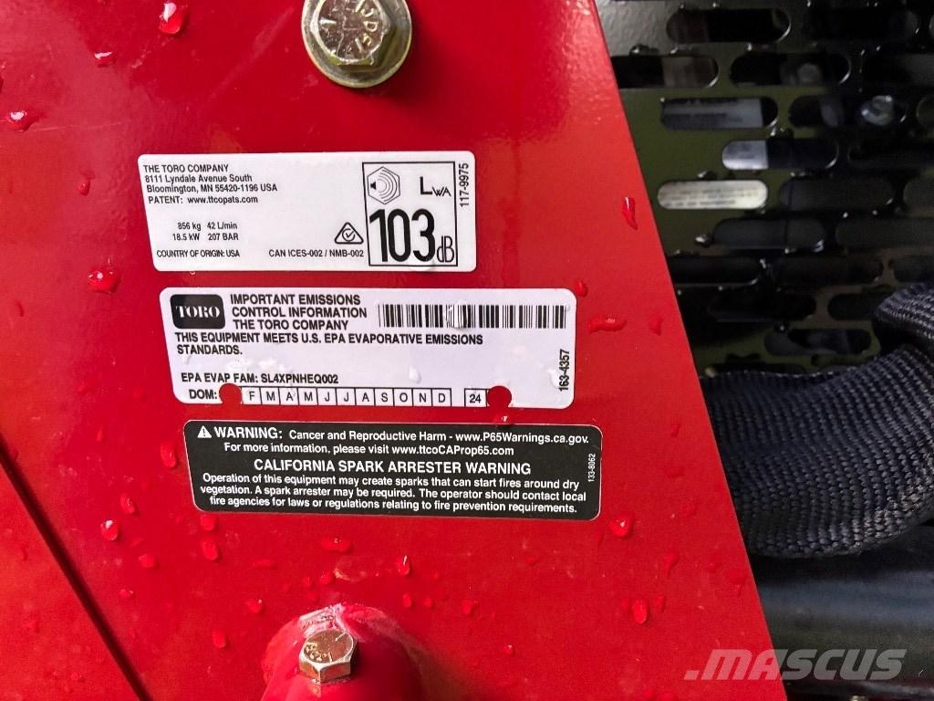 Toro TX427 Smykem řízené nakladače