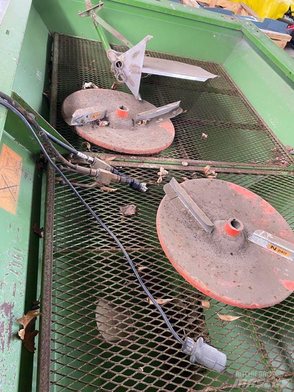 Amazone ZA-U 1001 Rozmetadlo minerálních hnojiv