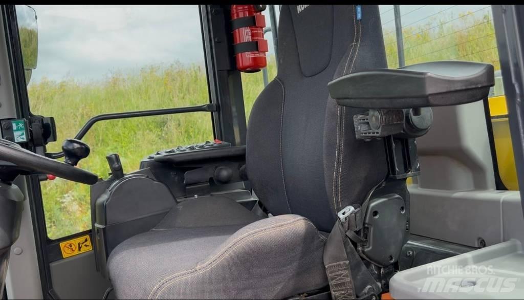 Komatsu WA470-8 Kolové nakladače
