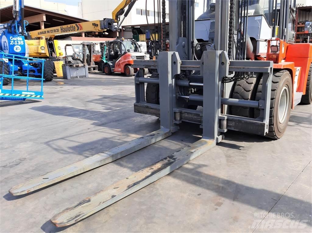 Kalmar DCE120 12 Dieselové vozíky