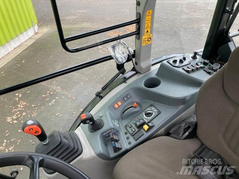 CLAAS NEXOS 240 M Traktory