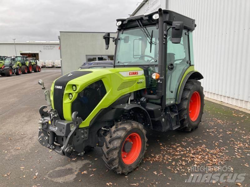 CLAAS NEXOS 240 M Traktory