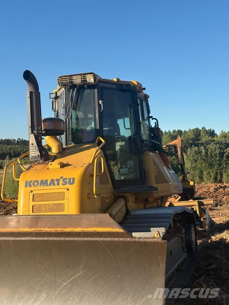 Komatsu D 61 EX-23 Pásové dozery