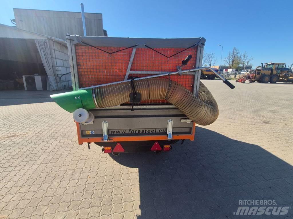 Foresteel F2200 Kompaktní přídavné zařízení pro traktory
