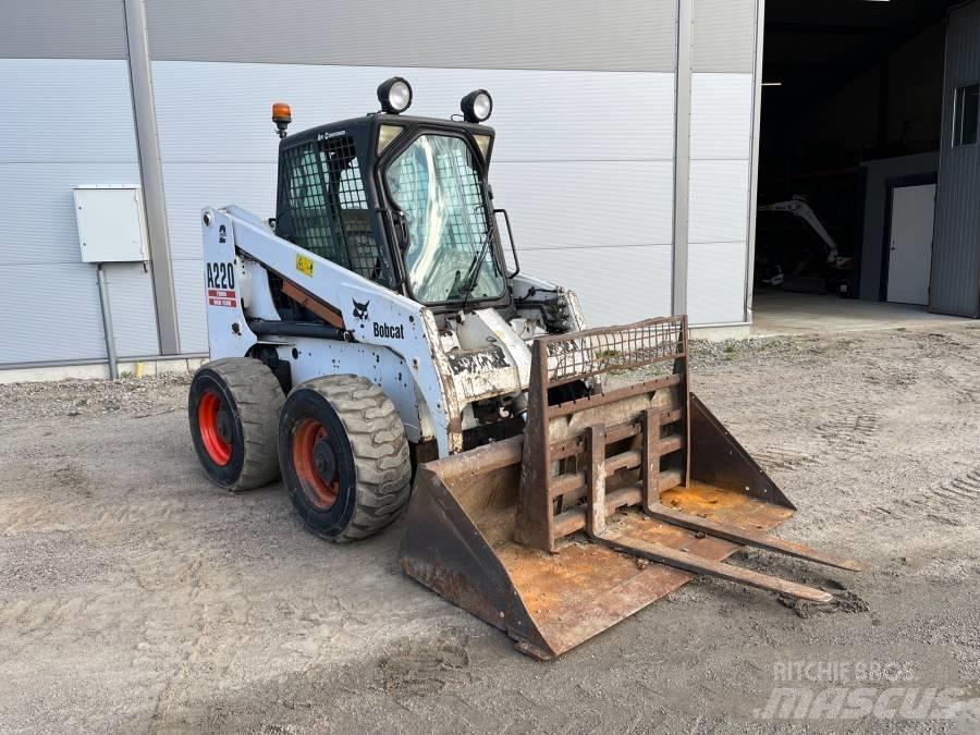 Bobcat A 220 Smykem řízené nakladače