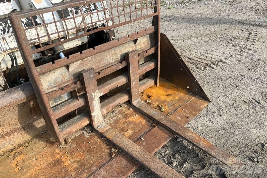 Bobcat A 220 Smykem řízené nakladače