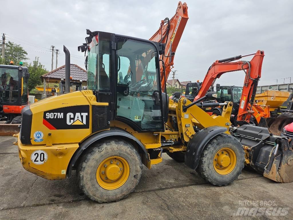 CAT 907M Kolové nakladače