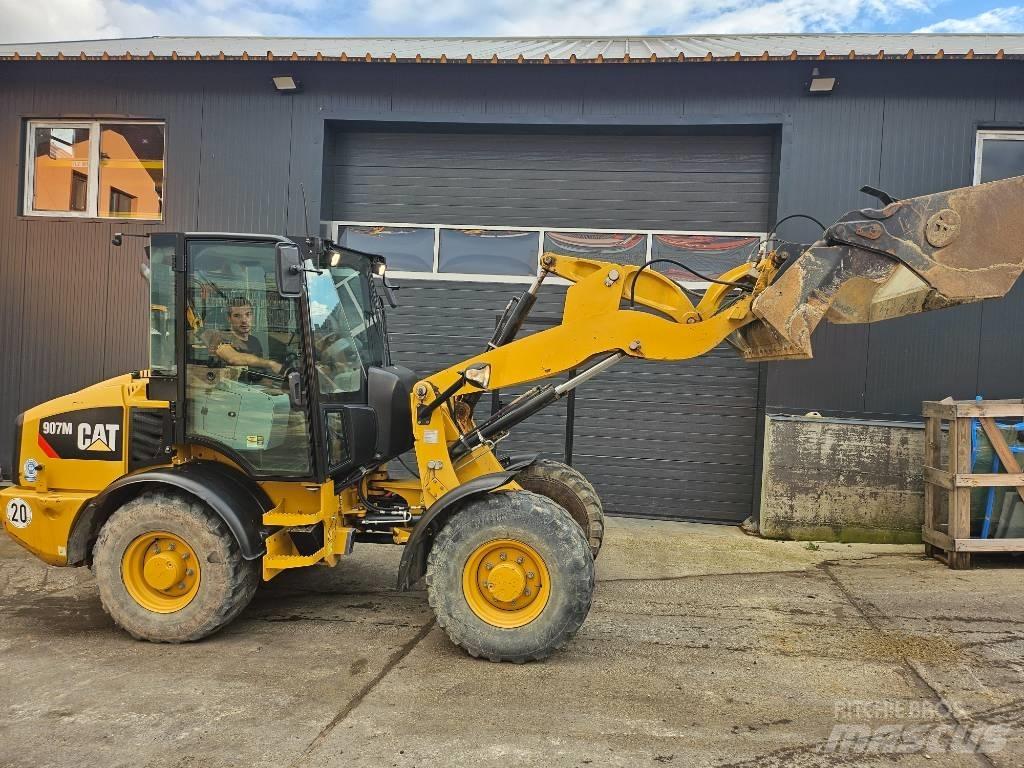 CAT 907M Kolové nakladače